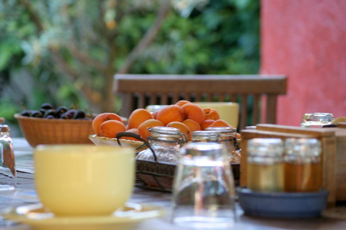 Les Pascals Bed & Breakfast Saint-Paul-les-Romans Bagian luar foto